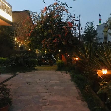 Hotel Lotus Garden Katmandu Zewnętrze zdjęcie